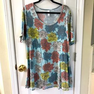 3/$25 LuLaRoe tee 2XL
